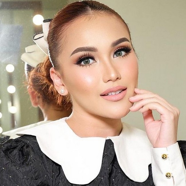 AYU TINGTING is nominated as one of the Faces of 2021. Congratulations!  To support, please like and comment.  To nominate your favorite,  please comment on the nominations videos on our YouTube channel, keterangan foto Instagram @tccandler. Foto: dok. Instagram/@ayutingting92