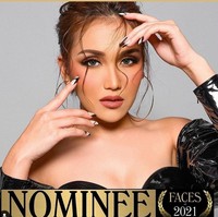 TC Candler baru-baru ini mengumumkan daftar nominasi wanita tercantik di dunia 2021 lewat Instagramnya. Dalam unggahannya, terpajang wajah cantik Ayu Ting Ting dengan makeup dan fashion yang glamour. Foto: dok. Instagram