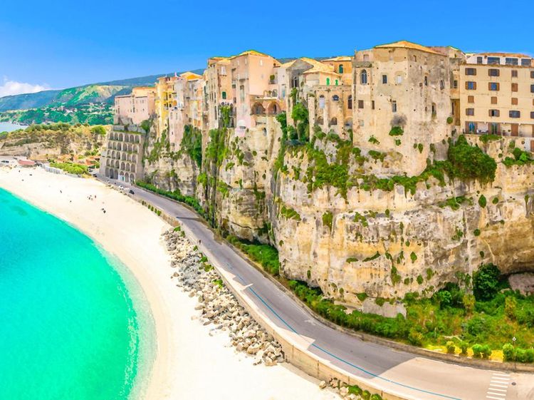 Rupa Desa-Desa yang Rela Upah Turis Ratusan Juta