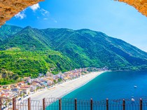 Kota Kecil Italia Larang Warganya Sakit, Lho Kok Bisa?