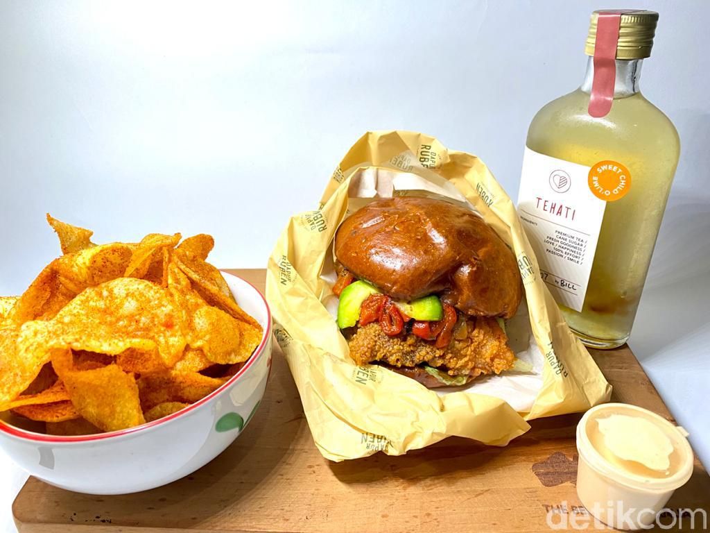 Dapur Ruben: Paduan Unik Waffle dan Buttermilk Fried Chicken khas Georgia