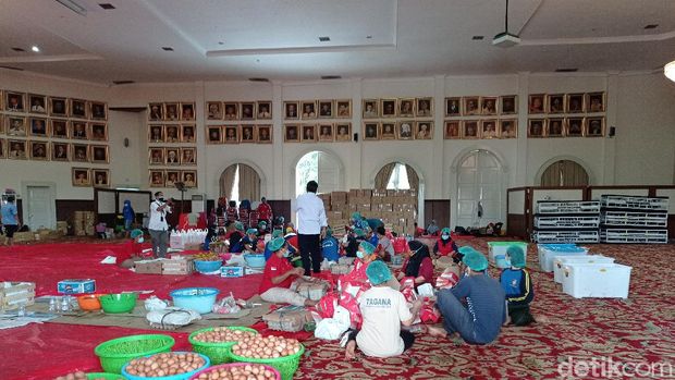 Dapur Umum Gedung Konvensi TMP Kalibata