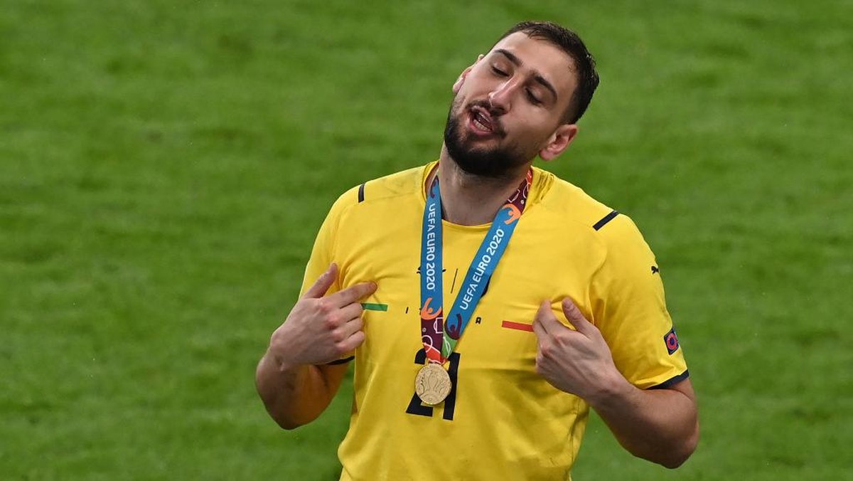Gianluigi Donnarumma juara Piala Eropa 2020 bersama Timnas Italia. (Foto: AFP/FACUNDO ARRIZABALAGA)