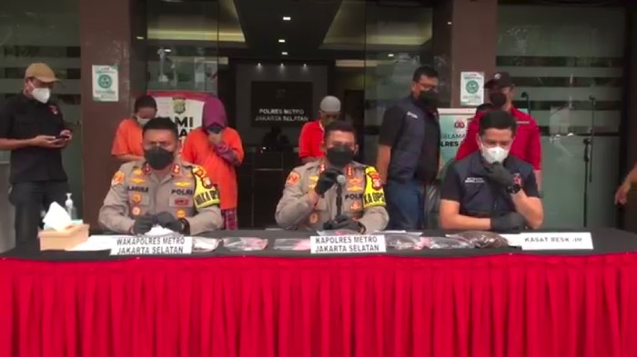 Dua perempuan di Jakarta mencuri mobil dengan modus membius korban ditangkap polisi