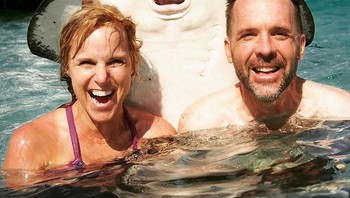 Foto bersama teman... Foto: dok Bored Panda