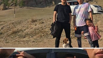 Keluarga yang di mobil ingin ikutan foto. Foto: dok Bored Panda