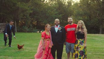 Penampakan kocak di foto pernikahan. Foto: dok Bored Panda