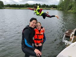 Deretan Penampakan di Foto yang Keren dan Bikin Ngakak