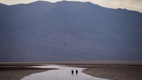 Angka ini juga akan melewati rekor yang dicatat di Lembah Kematian pada Agustus 2020 yang mencapai 130 derajat Fahrenheit atau 54,4 derajat Celsius.  