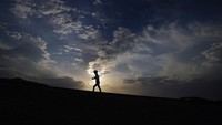 Menghadapi suhu yang ekstrem ini, National Weather Service memberikan peringatan bagi warga di pesisir barat AS untuk berhati-hati karena suhu panas yang ekstrem bisa berbahaya bagi kesehatan, terutama anak-anak dan orang lanjut usia.  