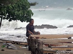 Gelombang Setinggi 6 Meter Terjang Cafe Wisata di Palabuhanratu Sukabumi
