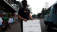 Imbas Mal PGC Tutup, Tukang Servis HP Turun Ke Pinggir Jalan