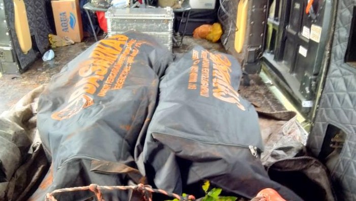 Jenazah dua teroris MIT Poso berhasil dievakuasi setelah 4 hari di dasar jurang usai tertembak oleh aparat Koopsgabsus TNI