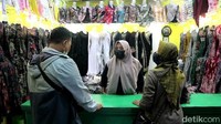 Sulis mengatakan sejak ada PPKM Darurat, jumlah pengunjung di Pasar Kliwon yang merupakan pusat grosir di Pantura mengalami penurunan. Biasanya bisa mencapai 5.000 orang dalam sehari. Kini hanya tinggal sekitar 500 orang. Ia menjelaskan pedagang saat ini hanya untuk bertahan saja. Sejumlah pegawai pun diberlakukan secara bergantian karena ada pembatasan kegiatan masyarakat.