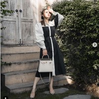 Jessica Forrester biasanya mengunggah foto penampilannya menenteng tas Hermes saat mengenakan busana yang dipromosikannya. Seperti pada unggahan terakhirnya sebelum ditangkap karena narkoba ini, Jessica memakai busana monokrom dari sebuah brand lokal sambil membawa tas Hermes Kelly berwarna putih. Foto: Dok. Instagram @jessicaforresterr