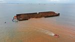 Kapal Tongkang Berisi Nikel Terdampar di Konawe