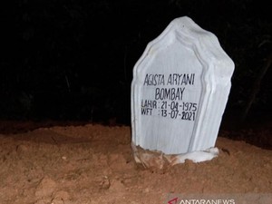 Jenazah Istri Gubernur Sultra Dimakamkan dengan Protokol COVID-19