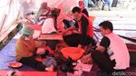 Melihat Aktivitas di Dapur Umum Wyata Guna Usai Dimarahi Risma