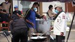 Melihat Aktivitas di Dapur Umum Wyata Guna Usai Dimarahi Risma