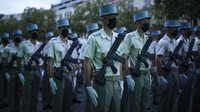 Siswa dari Sekolah Nasional Perwira Angkatan Darat juga turut hadir dalam Latihan pawai militer tersebut.  