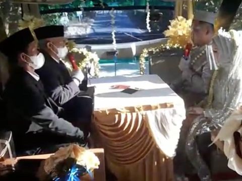 Menikah di Bus