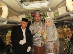 6 Momen Pengantin Viral Akad Nikah di Bus Saat PPKM Darurat