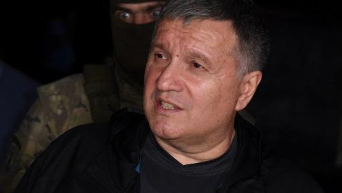 Ukrainian Interior Minister Arsen Avakov speaks to the media at the scene after police freed all hostages from a bus and arrested the armed man who held them for over 12 hours in the city of Lutsk, some 400 kilometres (250 miles) from the capital Kiev, on July 21, 2020. - The siege of a bus with 13 passengers by an armed man on Tuesday has ended with all the hostages freed, Ukrainian police said. (Photo by YURIY DYACHYSHYN / AFP)