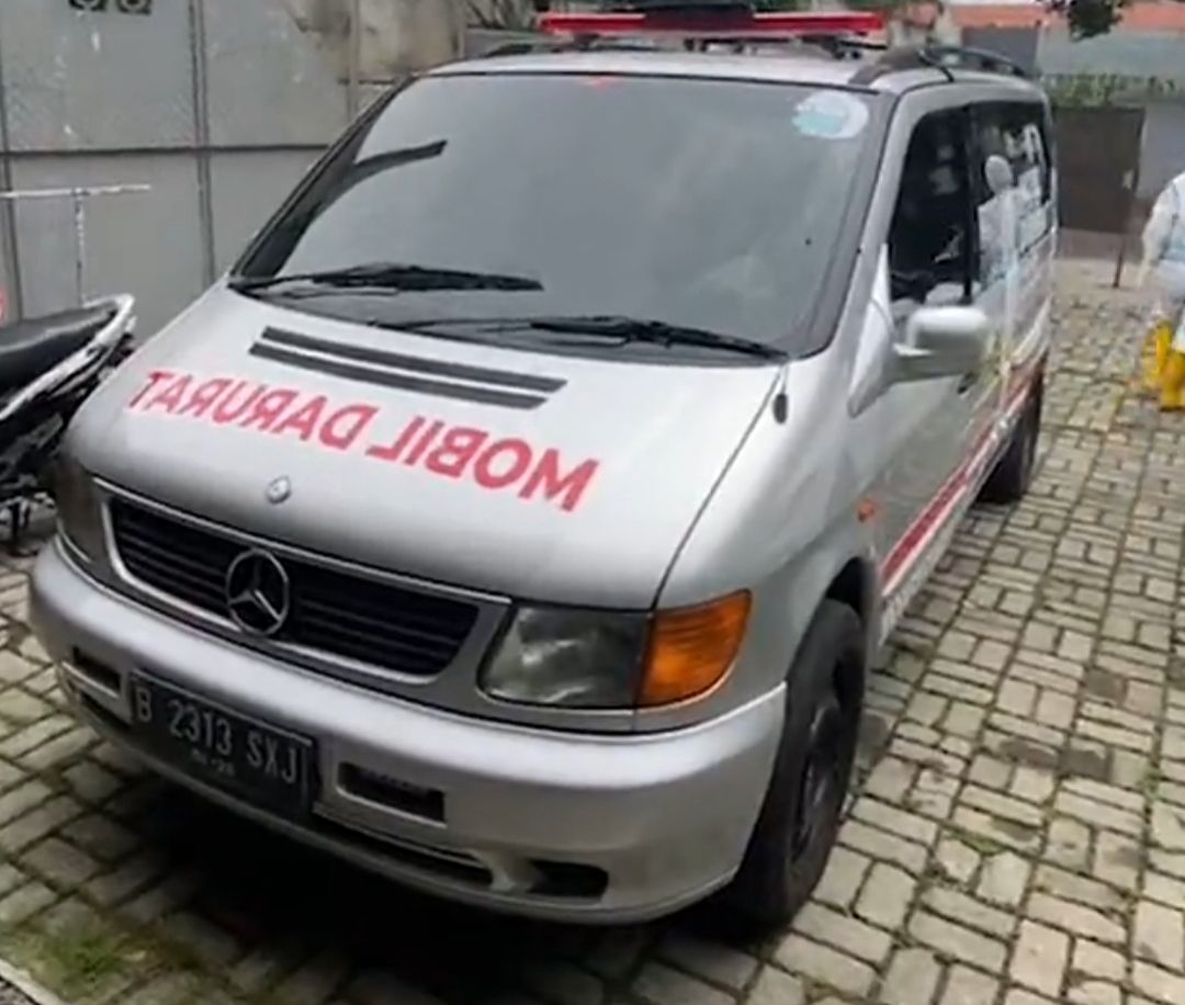 Mercedes-Benz Vito milik Ananda Omesh yang jadi mobil darurat
