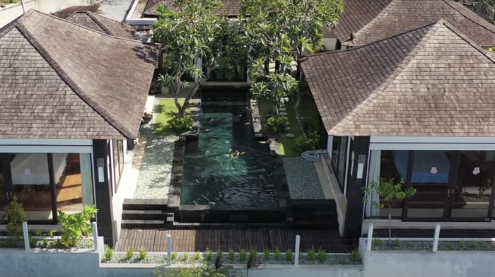 Monyet mandi di vila Bali