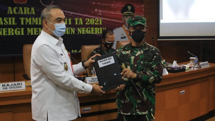 Penutupan program TMMD ke-111 oleh Dandim 0510/Tigaraksa Letkol Inf Bangun IE Siregar dan Bupati Tangerang, A. Zaki Iskandar