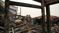 Ledakan tangki oksigen telah membuat banyak pasien COVID-19 terjebak dalam bangsal rumah sakit, di mana tim penyelamat kesulitan menyelamatkan mereka.  AP Photo/Khalid Mohammed