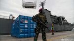Potret Kapal Perang Singapura yang Bawa Bantuan Alkes untuk RI