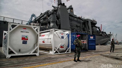 Potret Kapal Perang Singapura yang Bawa Bantuan Alkes untuk RI