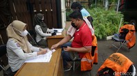 Sejumlah warga yang tidak memakai masker terjaring razia.  