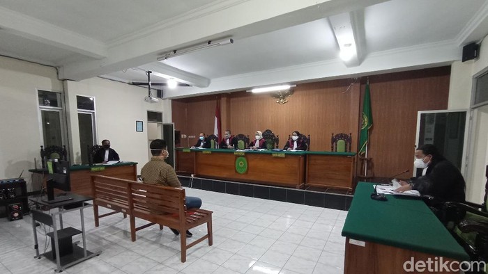 Sidang kasus penganiayaan Dosen UGJ Cirebon.