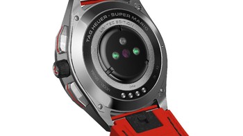 Bagian belakang terdapat sensor untuk memantau kebugaran pengguna, salah satunya detak jantung. Foto: dok Tag Heuer