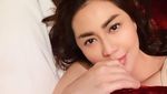 Potret Awet Muda Tessa Kaunang yang Dikira Anak Kuliahan