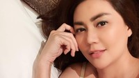 Wajah awet mudanya bikin netizen salah fokus. Foto: Instagram Tessa Kaunang