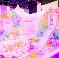 Di sana, disediakan pula area bermain dan mandi bola yang menggemaskan dengan tema princess untuk Kulture dan teman-temannya. Selagi para orang dewasa merayakan pestanya sendiri, Cardi B dan Offset menyediakan banyak aktivitas dan hiburan sepanjang malam untuk mereka. Foto: Instagram Cardi B