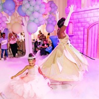 Kulture sebagai princess sehari di pertambahan usianya yang ketiga tampak gembira dengan pesta mewah hadiah dari orangtuanya. Foto: Instagram Cardi B