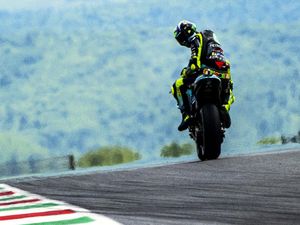 Petronas SRT ke Rossi: Jadi Pensiun Enggak, Nih?