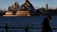 Pembatasan karantina berlaku di wilayah Greater Sydney, Blue Mountains, Central Coast, dan Wollongong, dimana warga harus tetap tinggal di dalam rumah selama lockdown.  