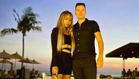 Alyssa Spischak dan kekasih bulenya, Evert disebut Ustaz Derry Sulaiman sudah menikah secara Islam di Bali. Foto: dok. Instagram Alyssa Spischak