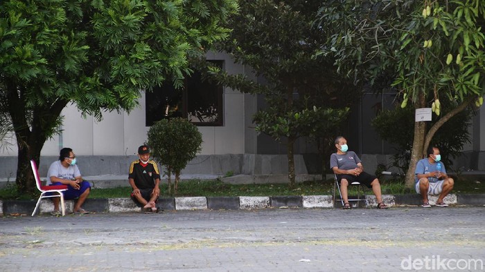 Tempat isolasi terpusat Asrama Haji Donohudan Boyolali akan dijadikan sebagai RS darurat COVID-19. Hal tersebut disampaikan oleh Wali Kota Solo Gibran Rakabuming Raka.