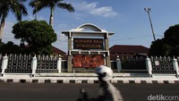 Gibran mengatakan, perubahan fungsi Asrama Haji Donohudan tersebut setelah mendapatkan persetujuan dari Menteri Pekerjaan Umum dan Perumahan Rakyat (PUPR) Basuki Hadimuljono dan Menteri Kesehatan (Menkes) Budi Gunadi Sadikin.