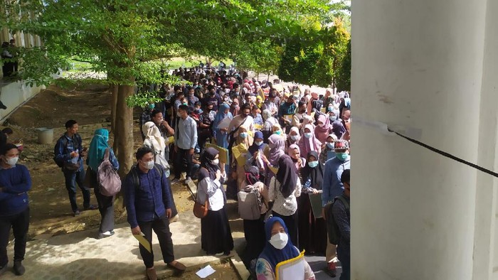 Antrean Pendaftaran CPNS di Pidie Jaya Aceh Mengular dan Berkerumun (Foto: Istimewa)