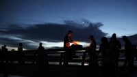Menurut mereka melonggarkan lockdown itu untuk menstabilkan kegiatan ekonomi jelang hari raya kurban. Syed Mahamudur Rahman/NurPhoto via Getty Images