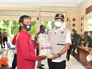 Warga Lamongan yang Isoman Digelontor Paket Sembako dan 16 Ton Beras