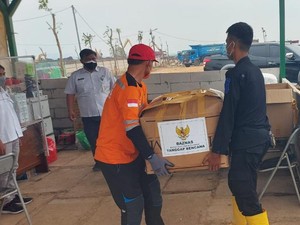 Alhamdulillah! Penggali Kubur Jenazah COVID Dapat Bantuan APD & Vitamin