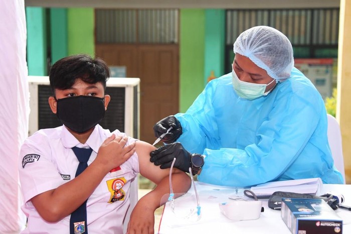 Capai Kekebalan Komunal, Jokowi Minta Vaksinasi Pelajar Dipercepat